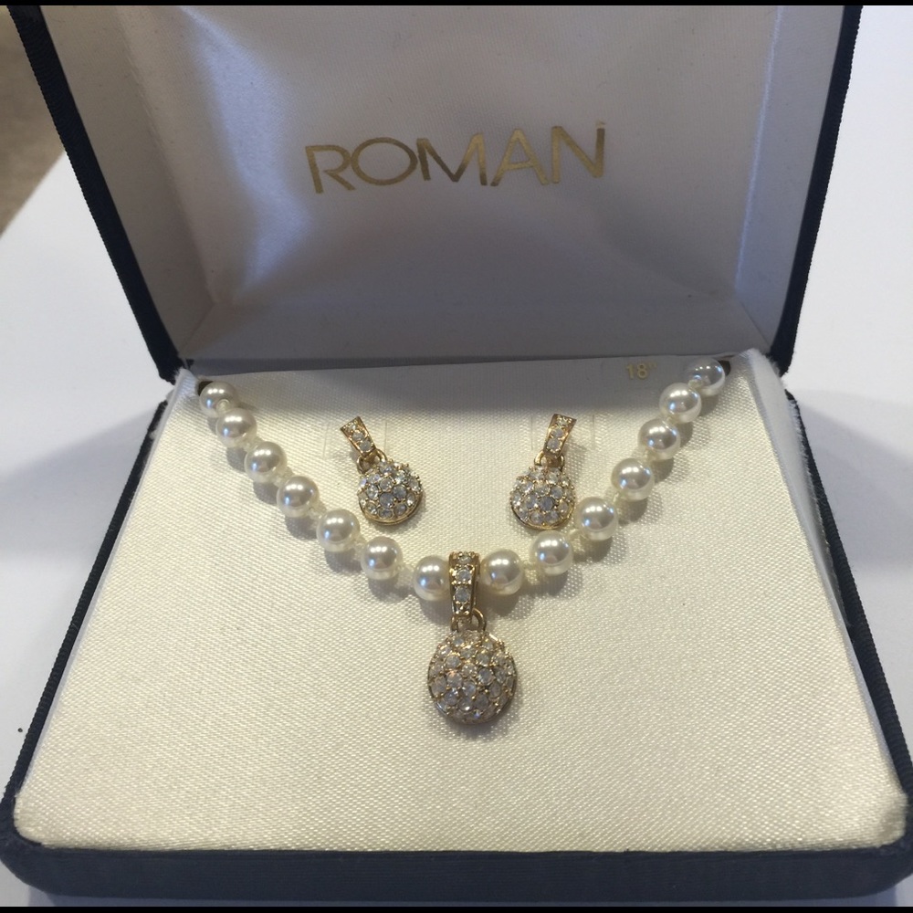 Pearl and diamond set