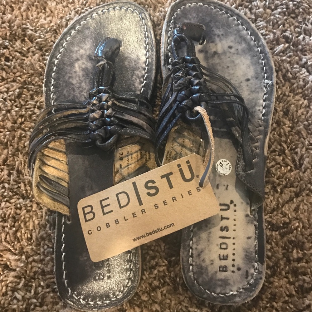 NWT BED STU SIZE 7