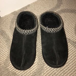 Black UGG Tasman
