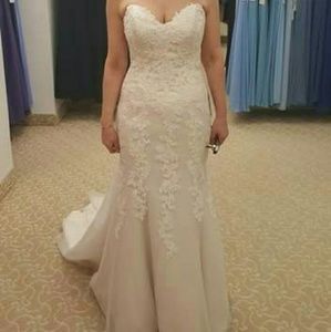 Demetrios wedding dress, corset back 6-10