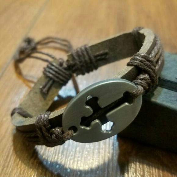 NEW LEATHER BRACELET WITH SKULL - Picture 1 of 1