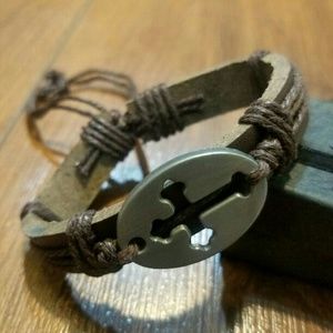 NEW LEATHER BRACELET WITH SKULL