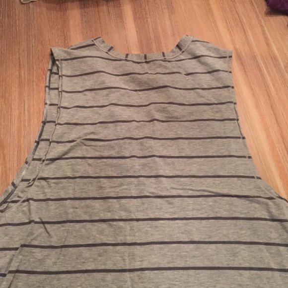 Lululemon V-Neck Tank - Picture 4 of 4