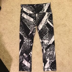 Lululemon Wunder Under Cropped Leggings
