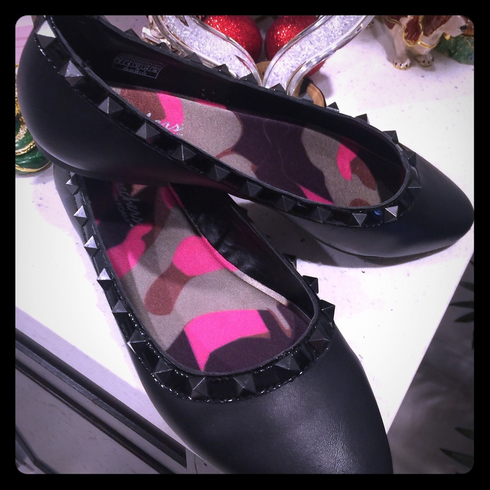 🔥Brand New Cutest Studded Skechers!🔥