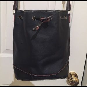 LAST PRICE CUT!! Tommy Hilfiger bucket style purse