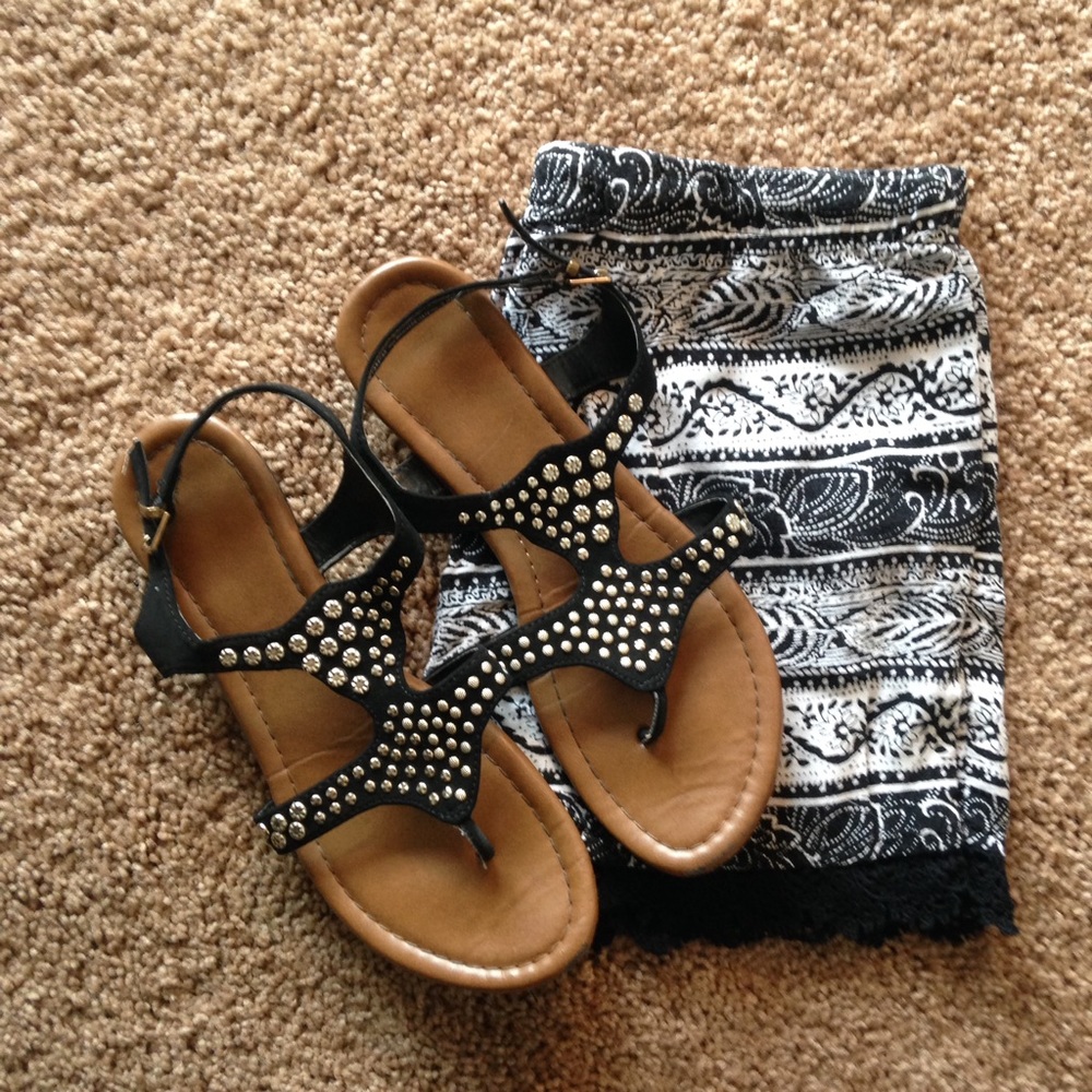 ❌SOLD❌Gold Accent Black Suede Sandals