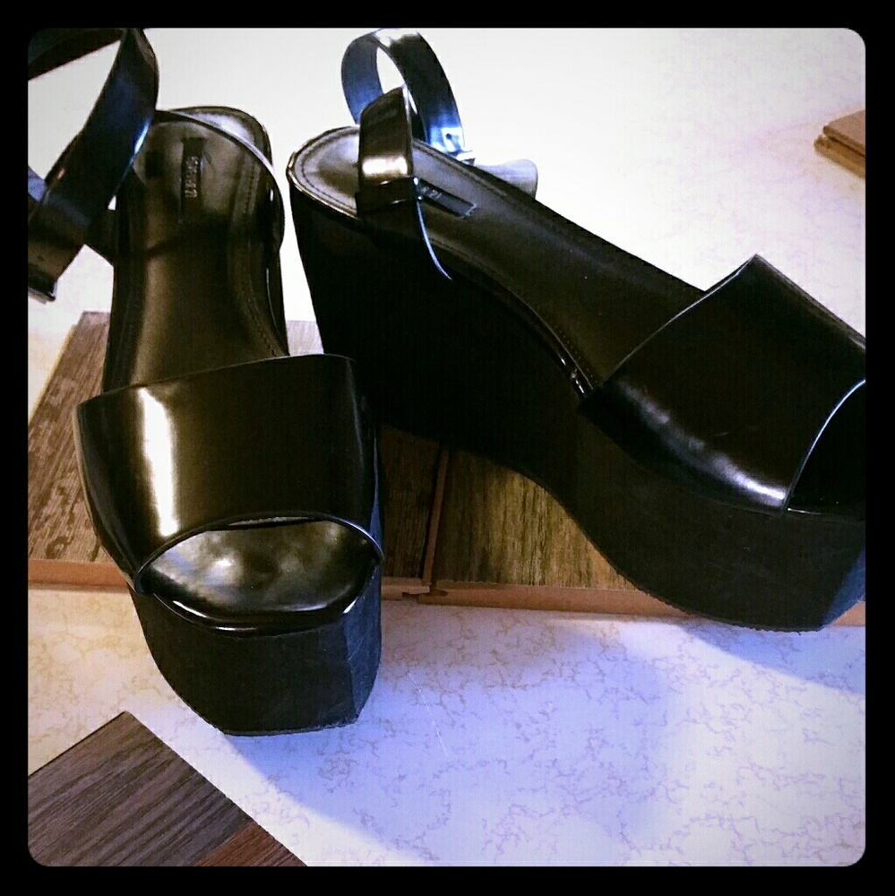Forever 21 platforms/flatform