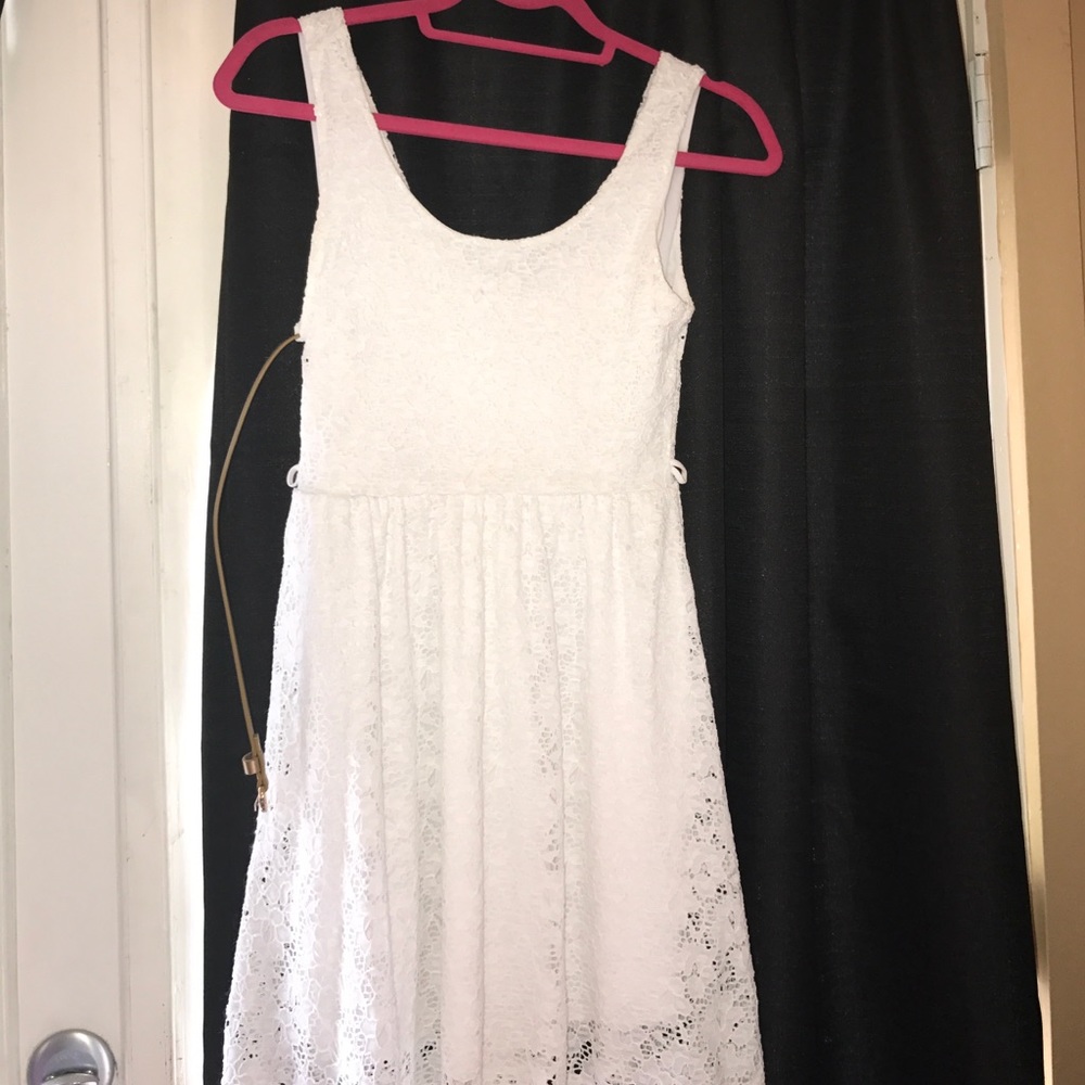 White sleeveless dress