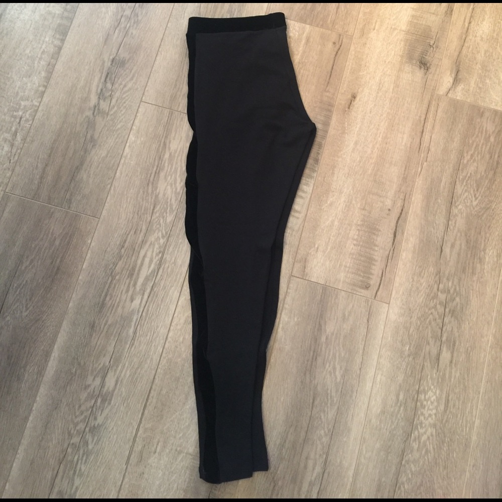 Black legging w velvet stripe