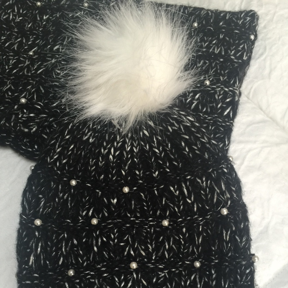 Betsy Johnson hat & scarf set