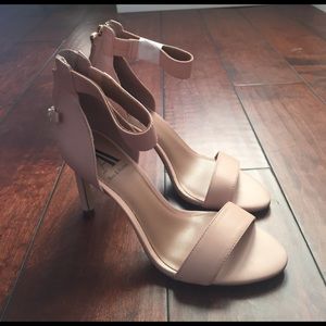NIB Ava & Aiden Nude Leather Strappy Sandal Heels