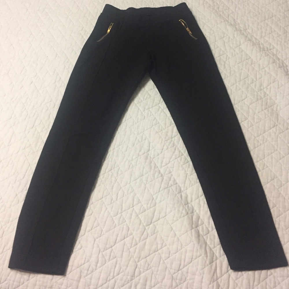 Black stretchy leggings