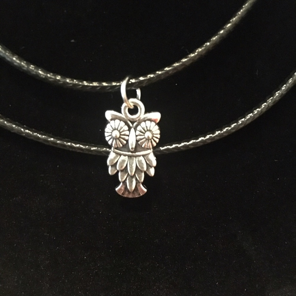 Owl charm necklace 🦉🖤 - Picture 2 of 3