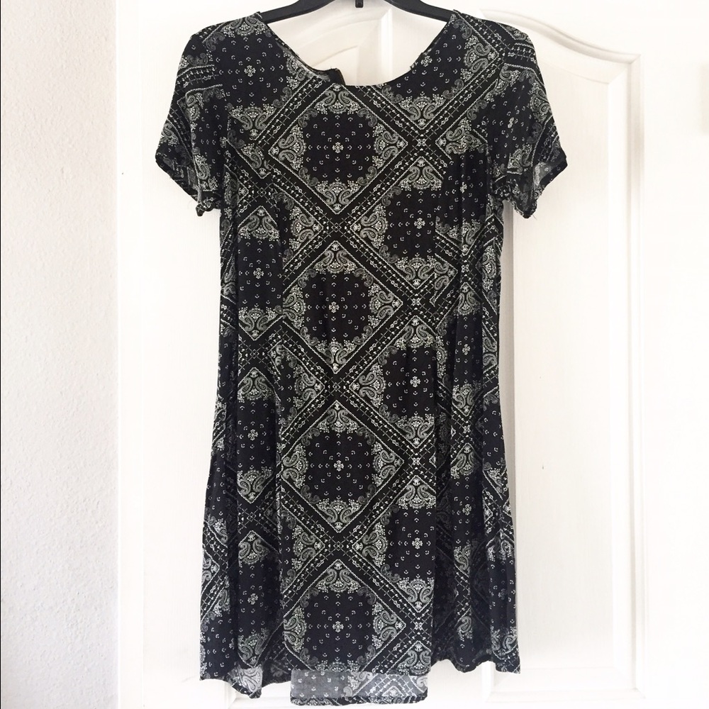 Super cute bandana pattern black and white dress.