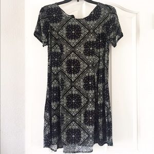 Super cute bandana pattern black and white dress.
