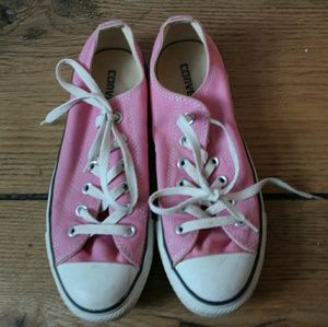 Women's pink converse