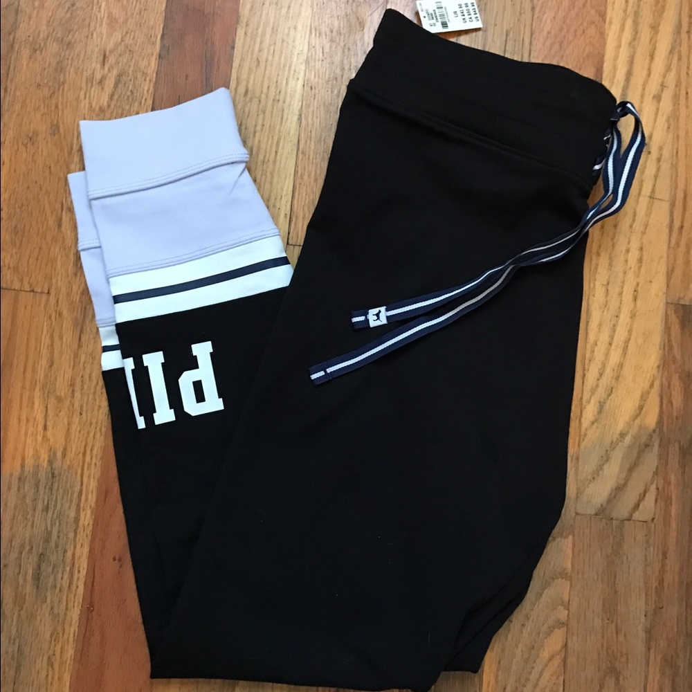 NWT VS lace up yoga leggings Blk/purple size sm