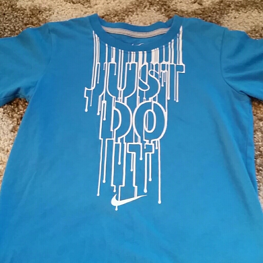 Nike boys shirt