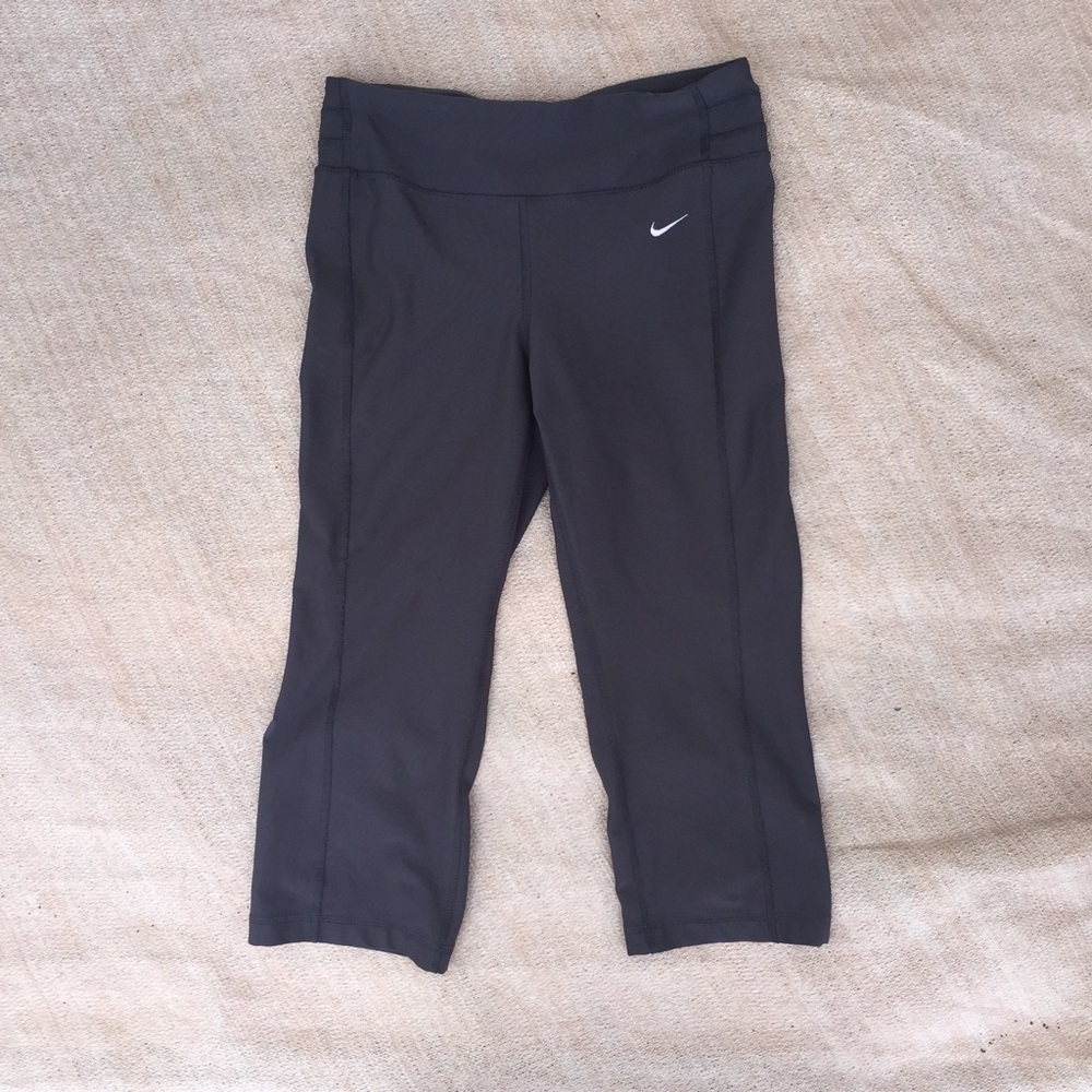 Nike dry fit cropped capris leggings