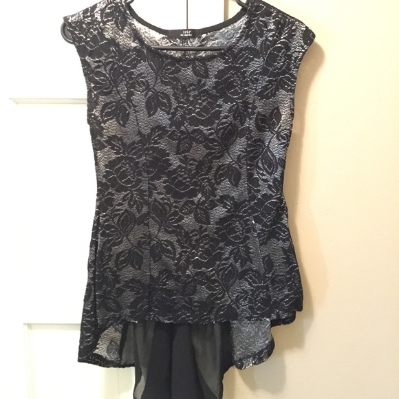 Classy top - Picture 3 of 4