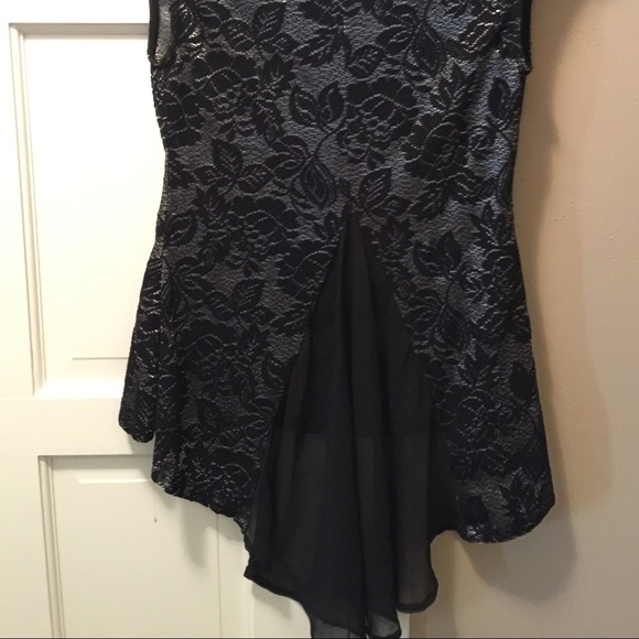 Classy top - Picture 4 of 4