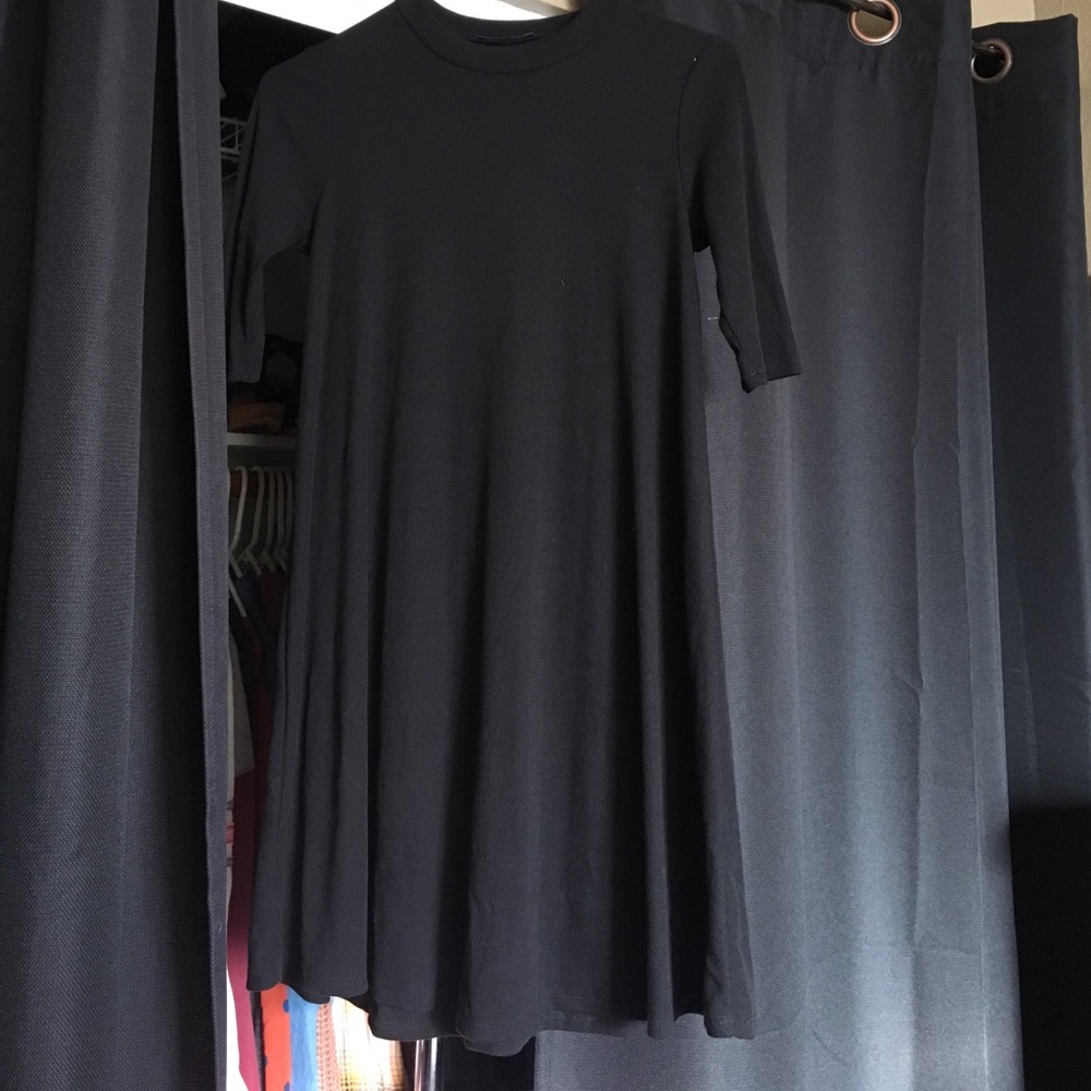 Black 3/4 sleeve dress
