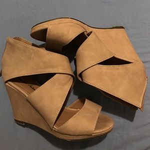 Michael Antonio Nudge Zipper Wedges