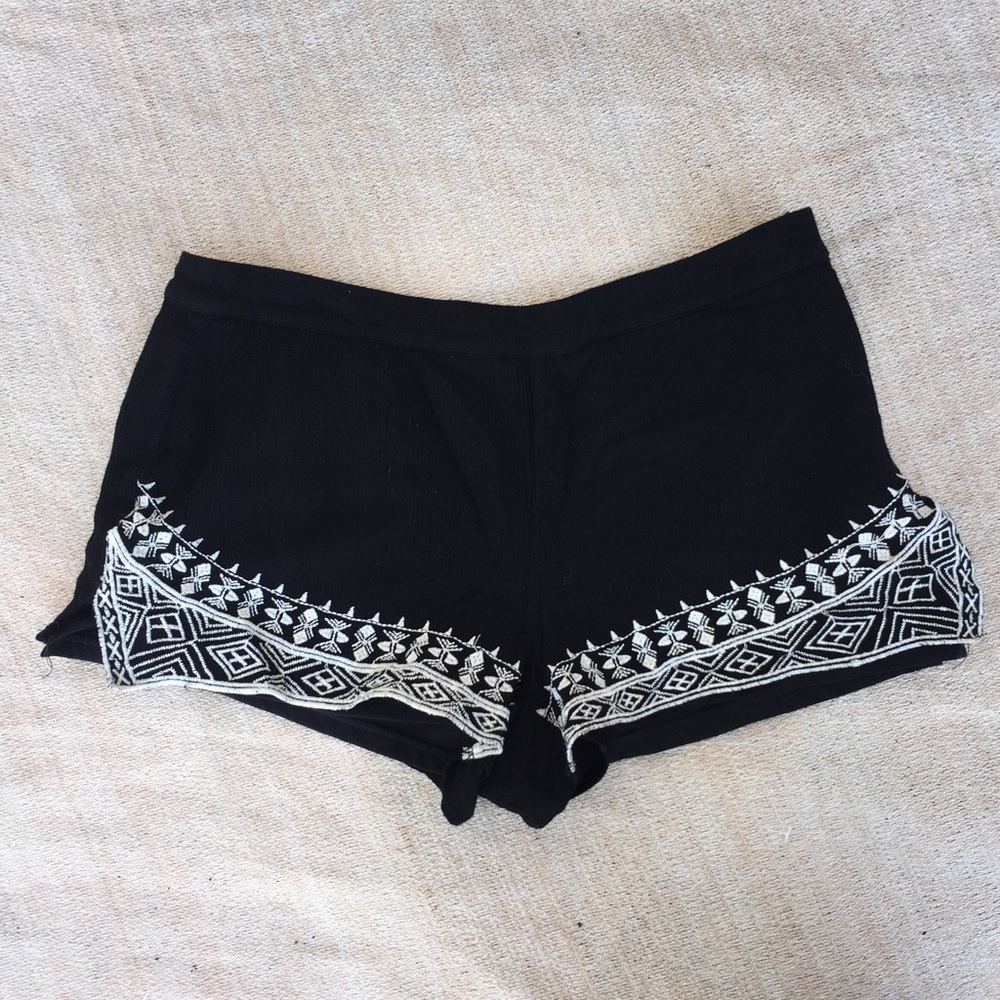 Forever 21 black and white tribal print shorts