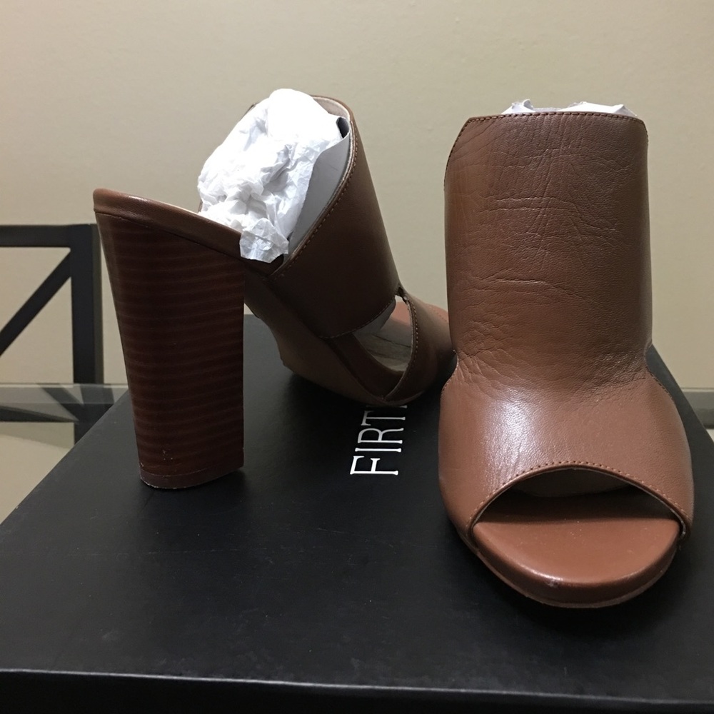 Thick heeled sandals, tan cut outs
