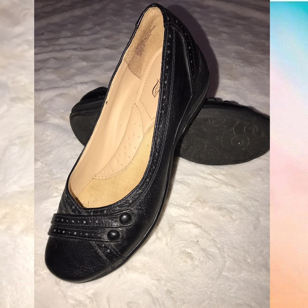 Size 7.5 Strictly Comfort flats