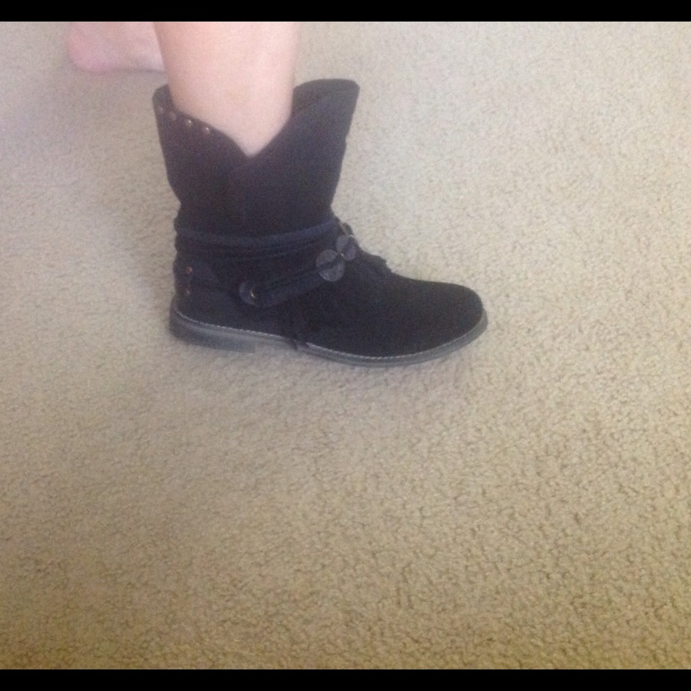 Black new never worn 8 1/2 boots musse & Cloud