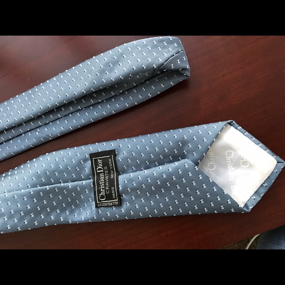 Tie 👔