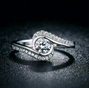 Beautiful engagement style ring. Zircon stones AA