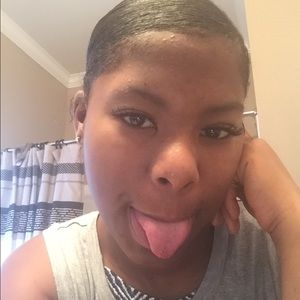 Meet your Posher, Yahnee