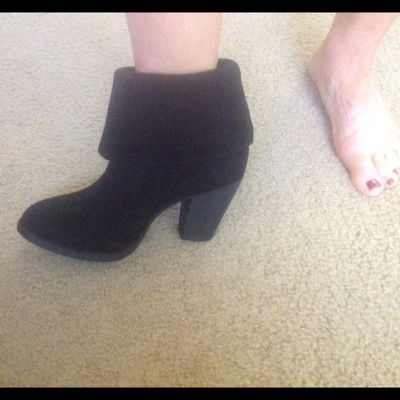 Black booties new never worn - Picture 2 of 3