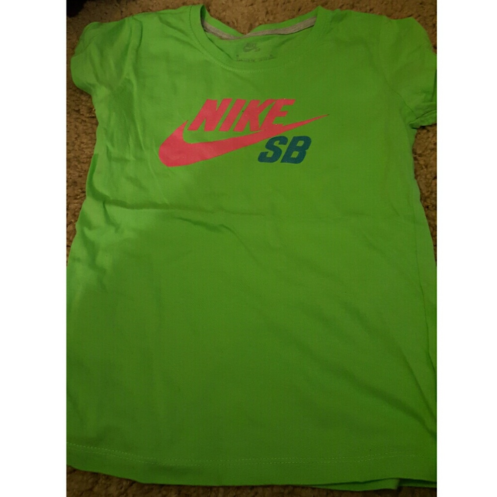 Girls Nike Shirt