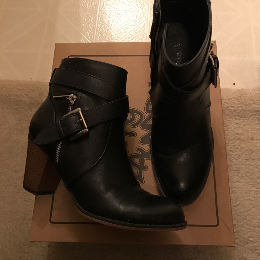 Chinese Laundry Women's Dude Ranch Burnis Boot