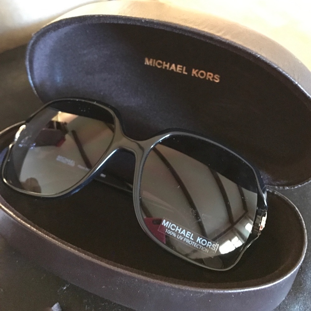 NWOT Michael Kors Pippa sunglasses