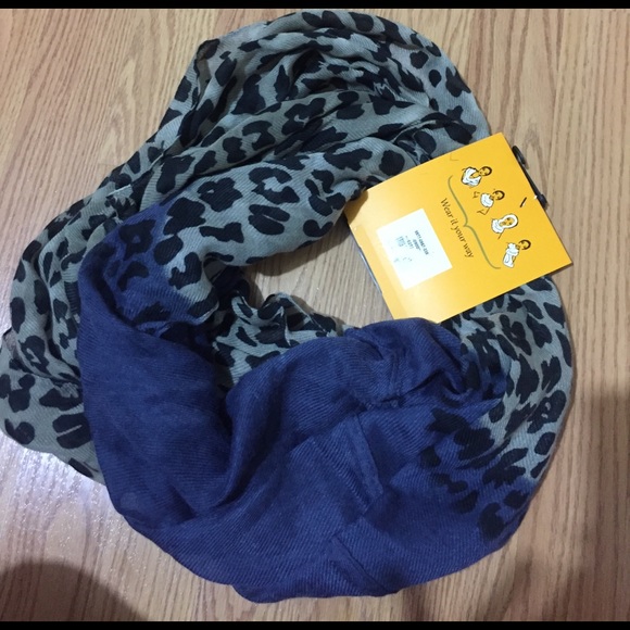 Leopard Infinity Scarf. - Picture 2 of 2