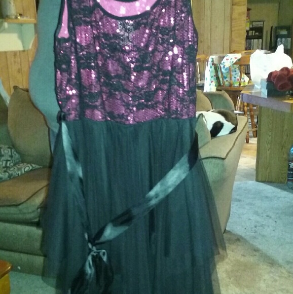 Deb dress - Picture 2 of 3