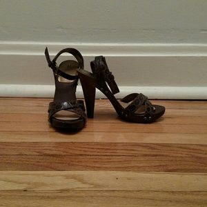 4.5" wooden heels.  Practically zero show of wear.