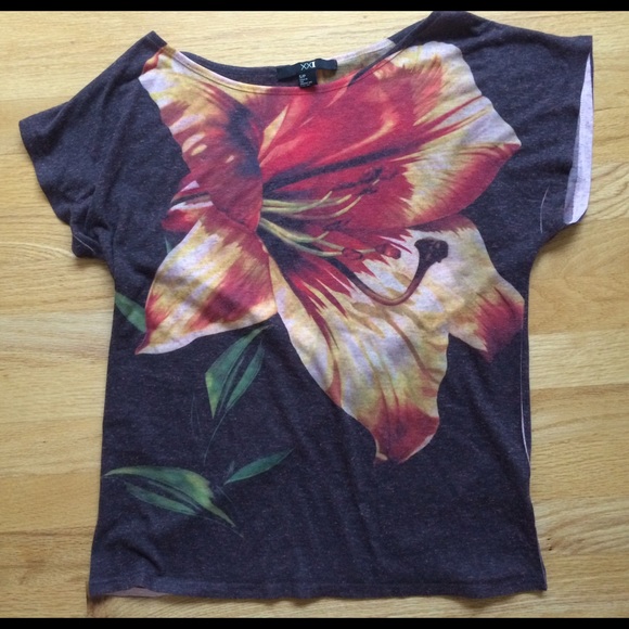 Artsy tee - Picture 1 of 2