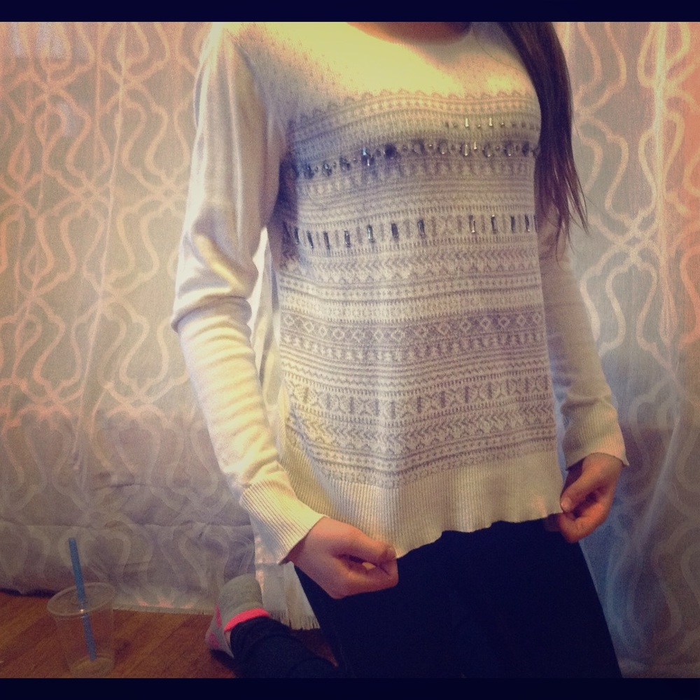 White Sweater-Shirt, embroidered.