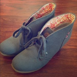 Gray lace up wedge shoes