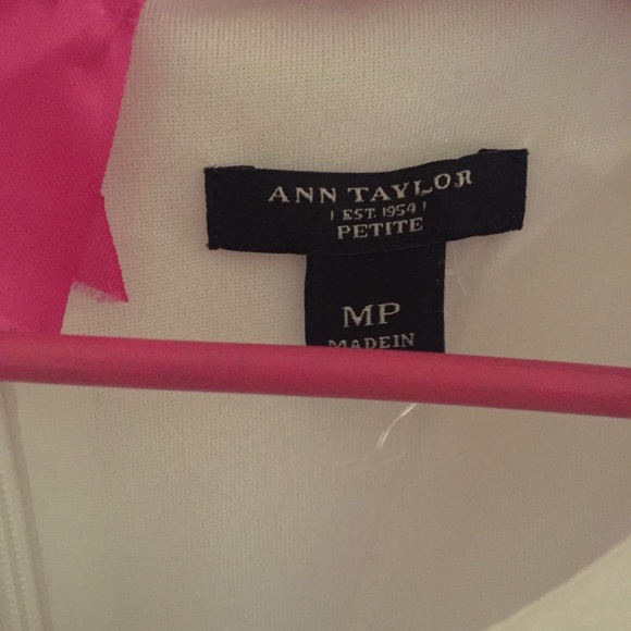 Ann Taylor white and fuchsia top - Picture 3 of 7