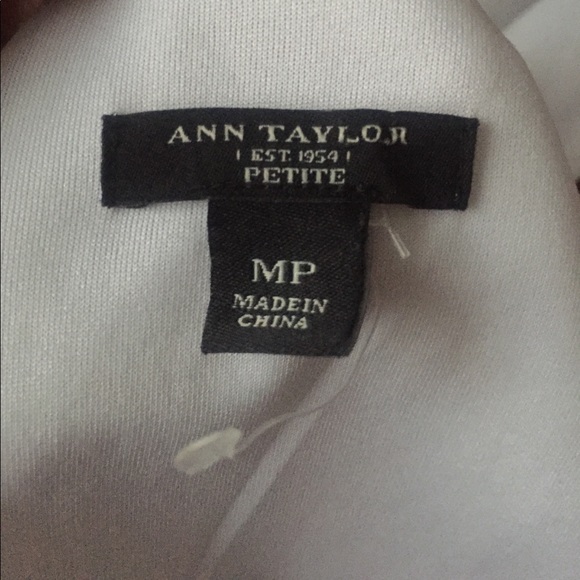 Ann Taylor white and fuchsia top - Picture 5 of 7