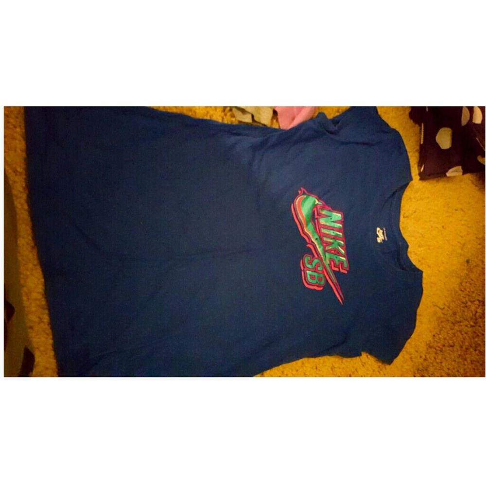 Girls Nike Shirt