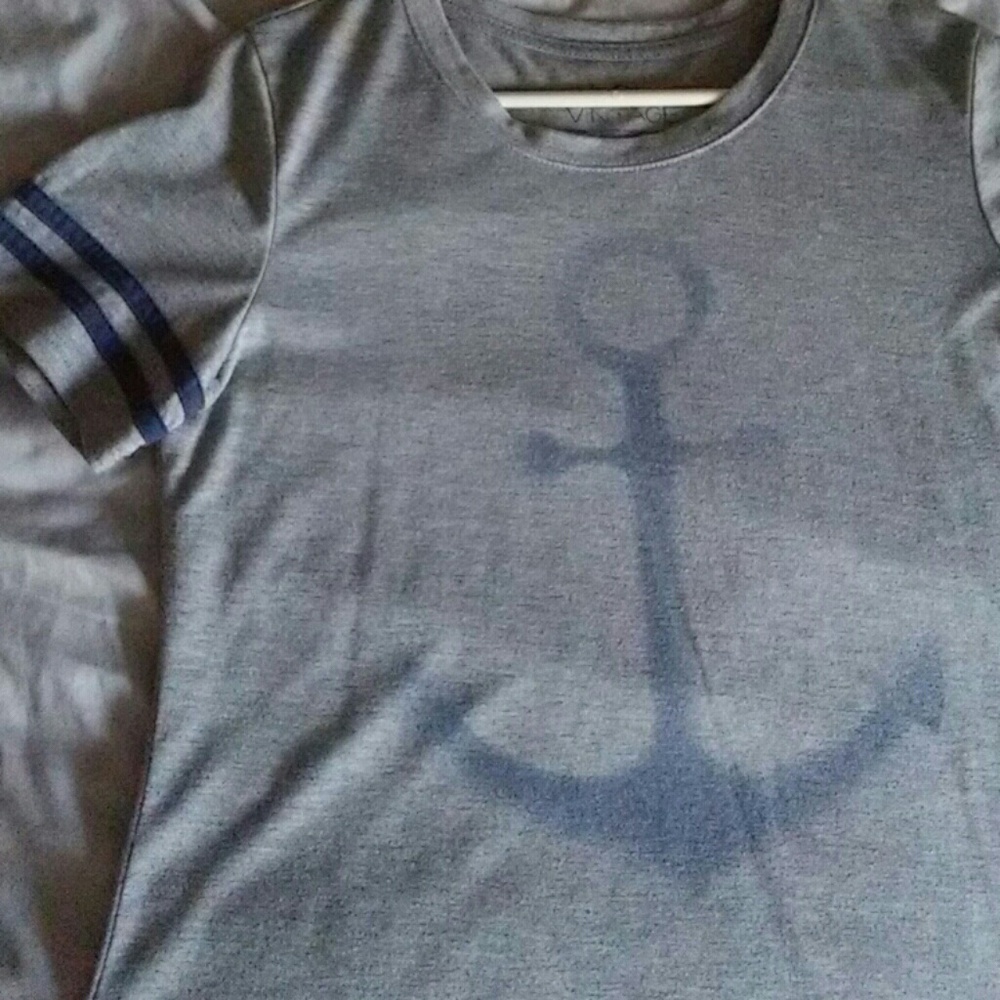 Gray anchor tee