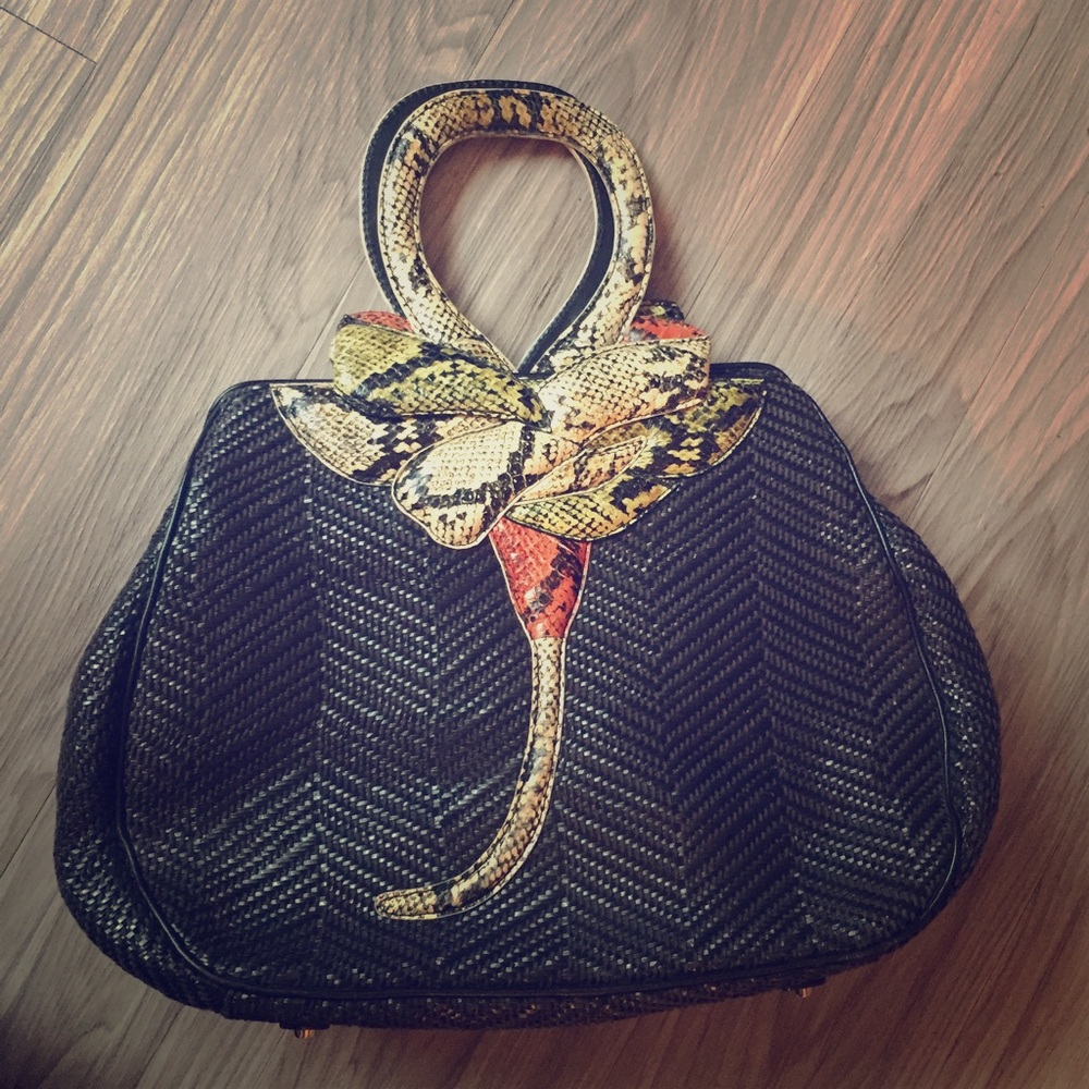 Vintage lookingWicker Purse with Flower